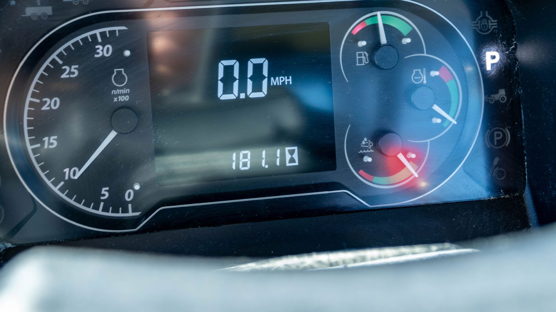 2023-John-Deere-5105M-_-1PY5105MHPB000464-_-A260158A-32-web