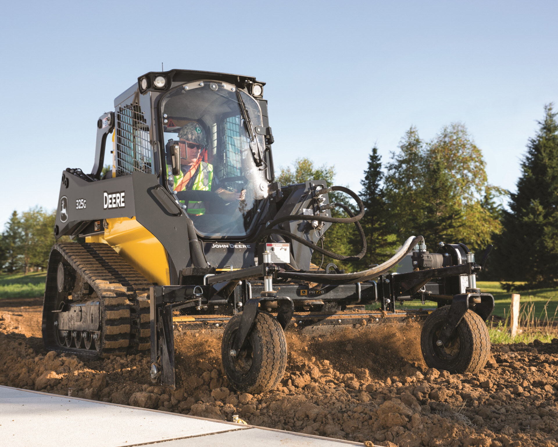 325G KEI compact track loader at work.