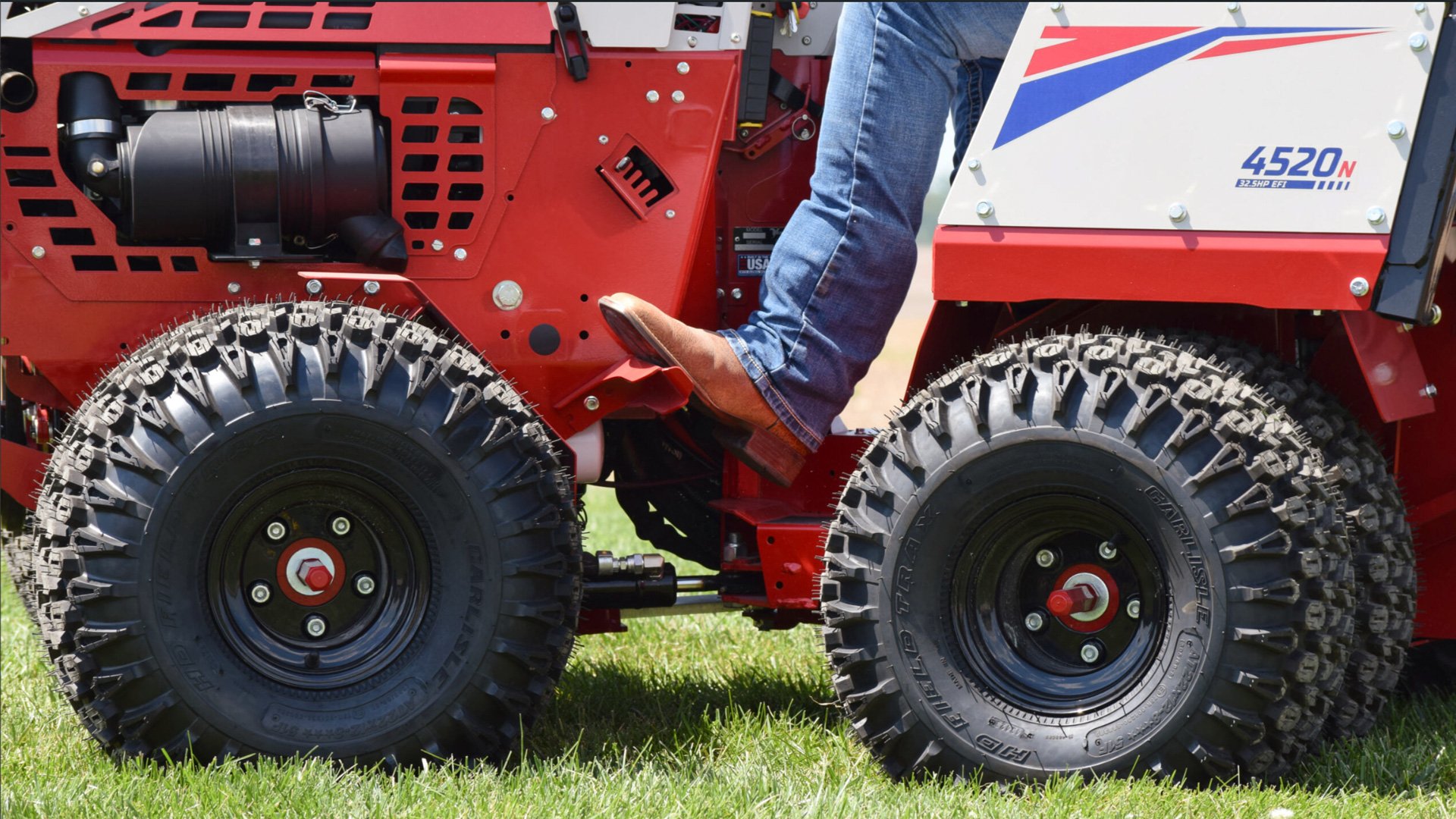 Articulating-frame-on-Ventrac-tractor