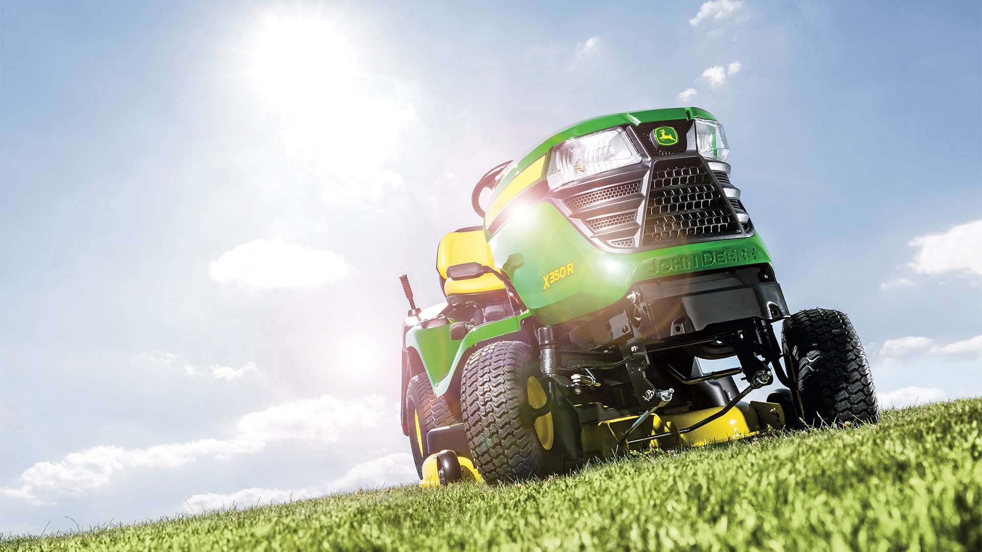 Best-John-Deere-riding-lawn-tractor-for-hills