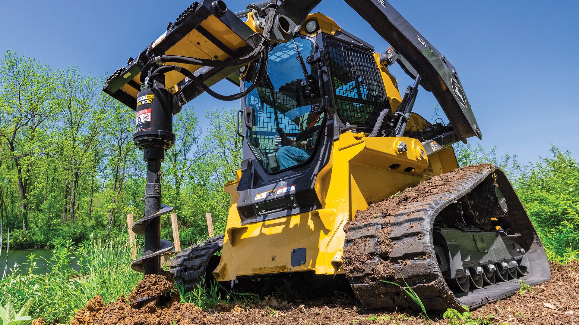 Compact-Track-Loader-John-Deere-Best-for-City-Work