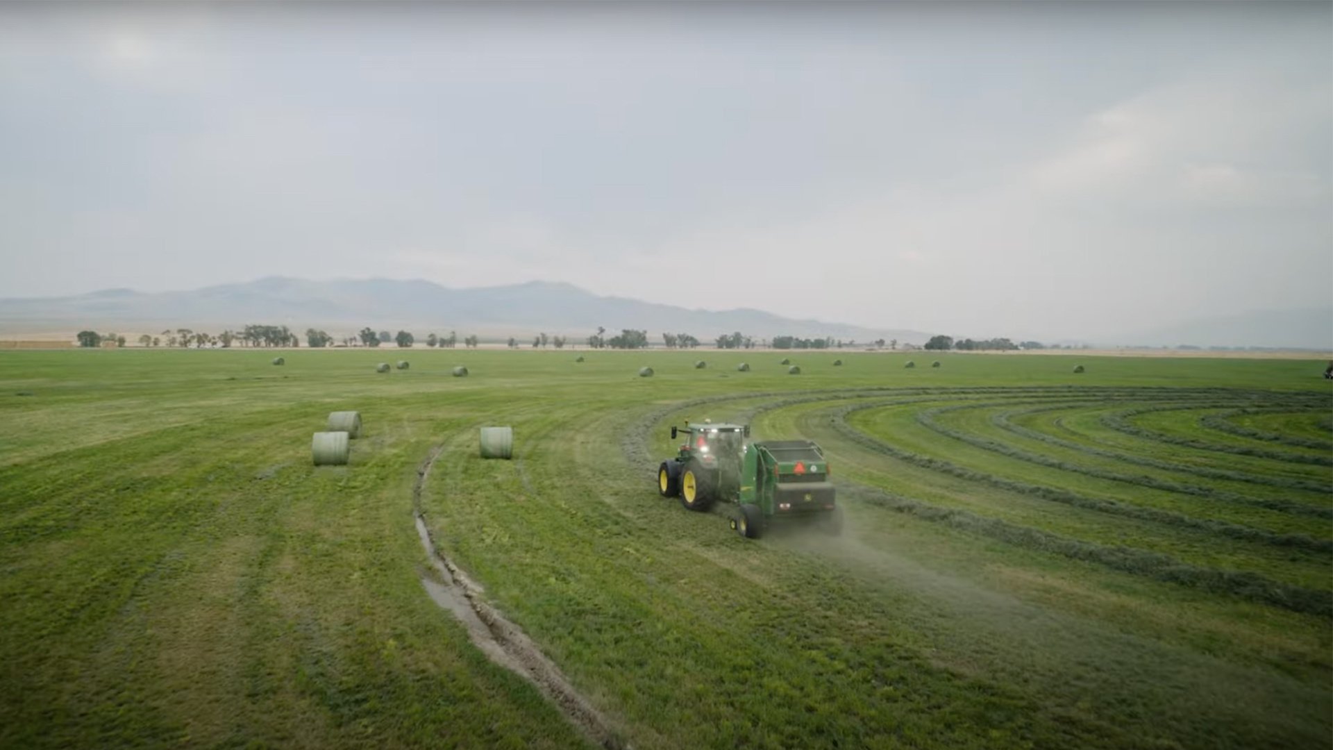 Curve-Following-Baler-Weave-Technology-John-Deere
