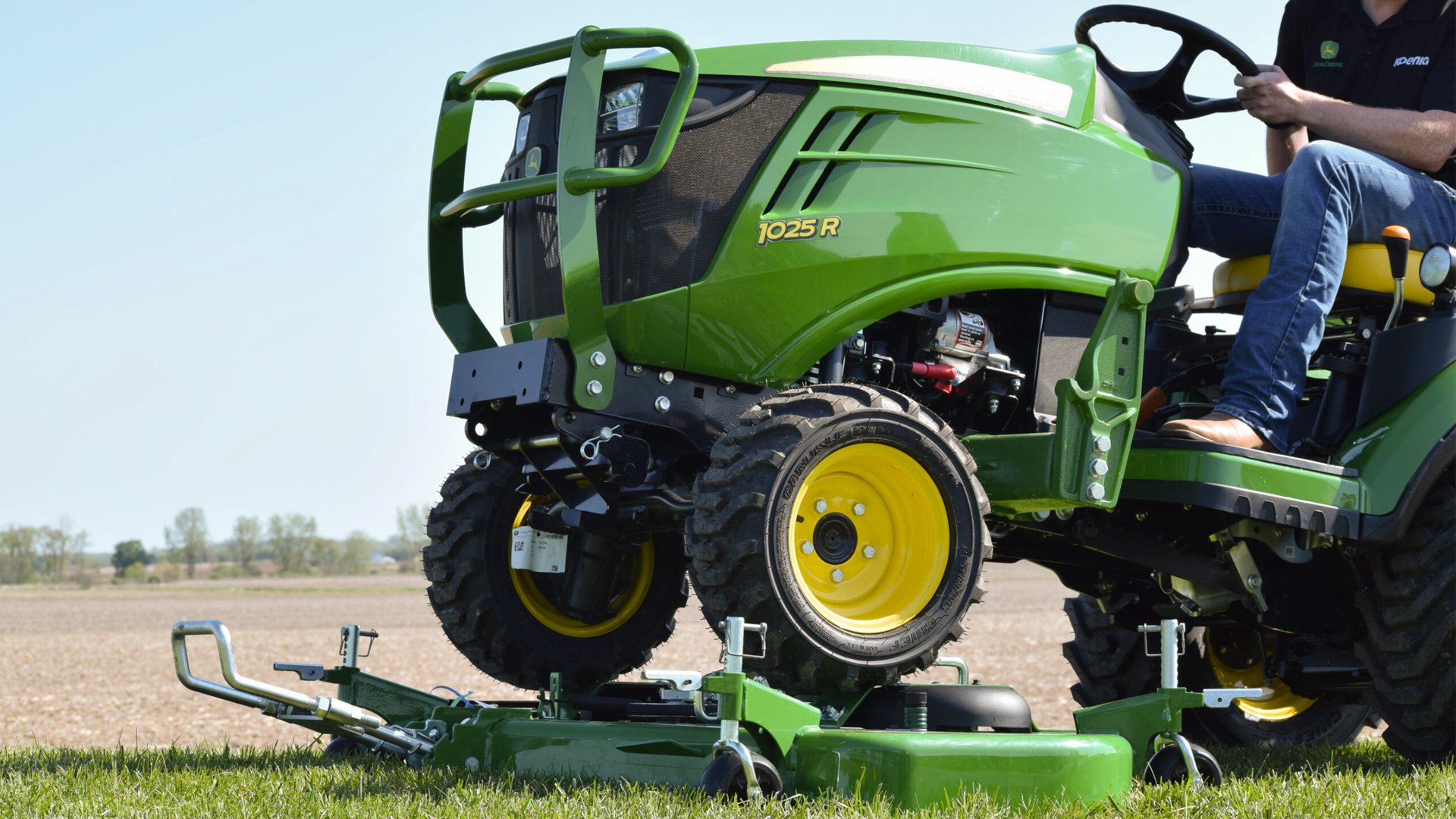 Deere-compact-and-quality-small-tractor