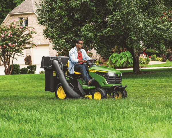 John Deere S170 Lawn Tractor