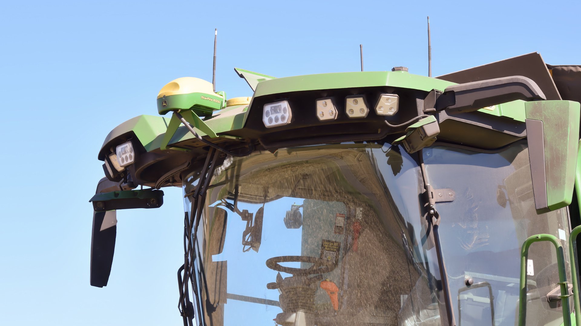 John-Deere-S7-Combine-Predictive-Ground-Speed-Cameras