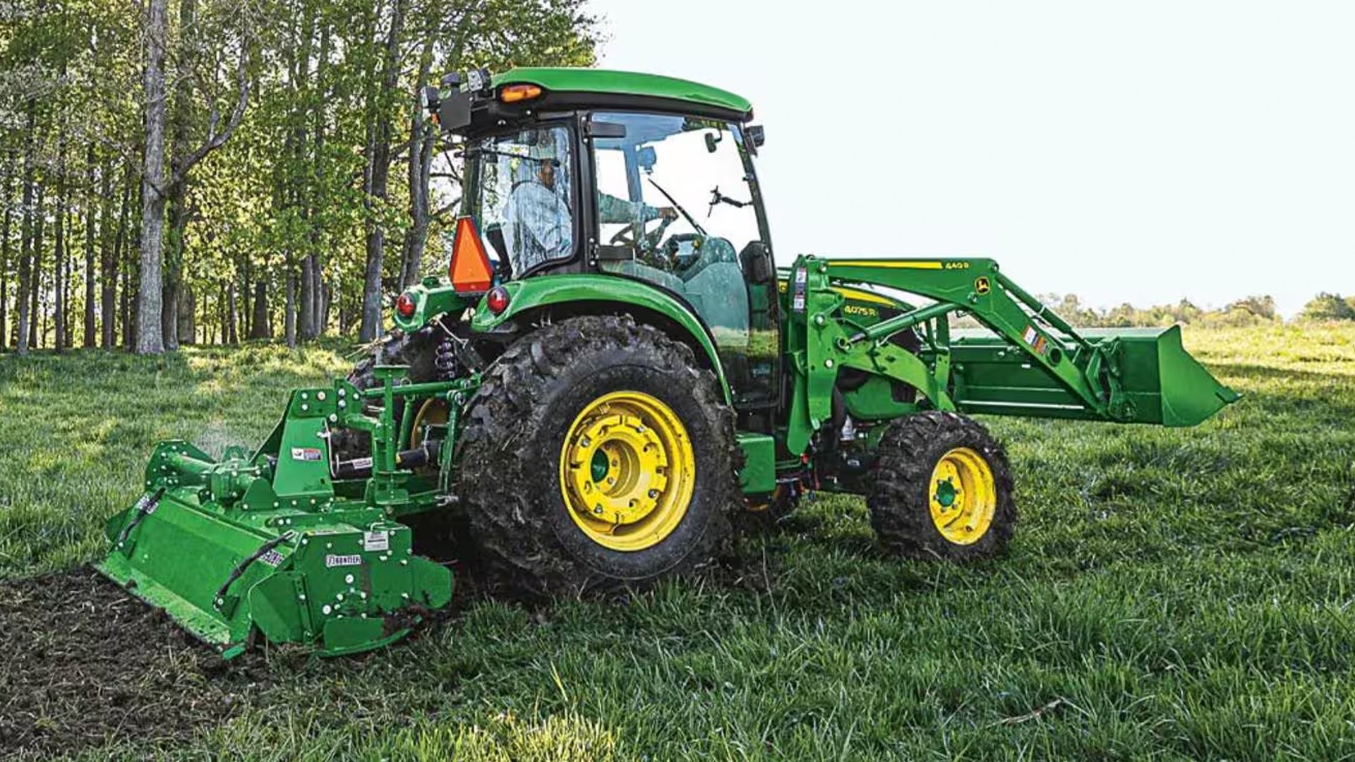 John-Deere-Small-Tractor-with-a-cab-Koenig