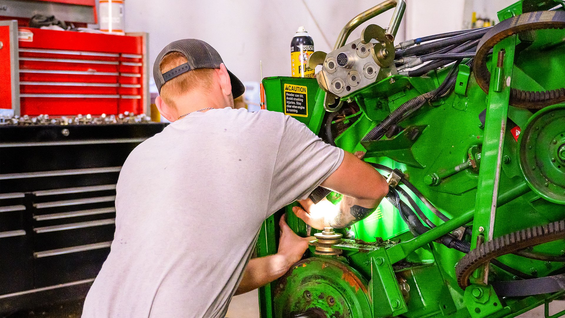 Koenig-Technician-Working-on-Koenigcare-inspection