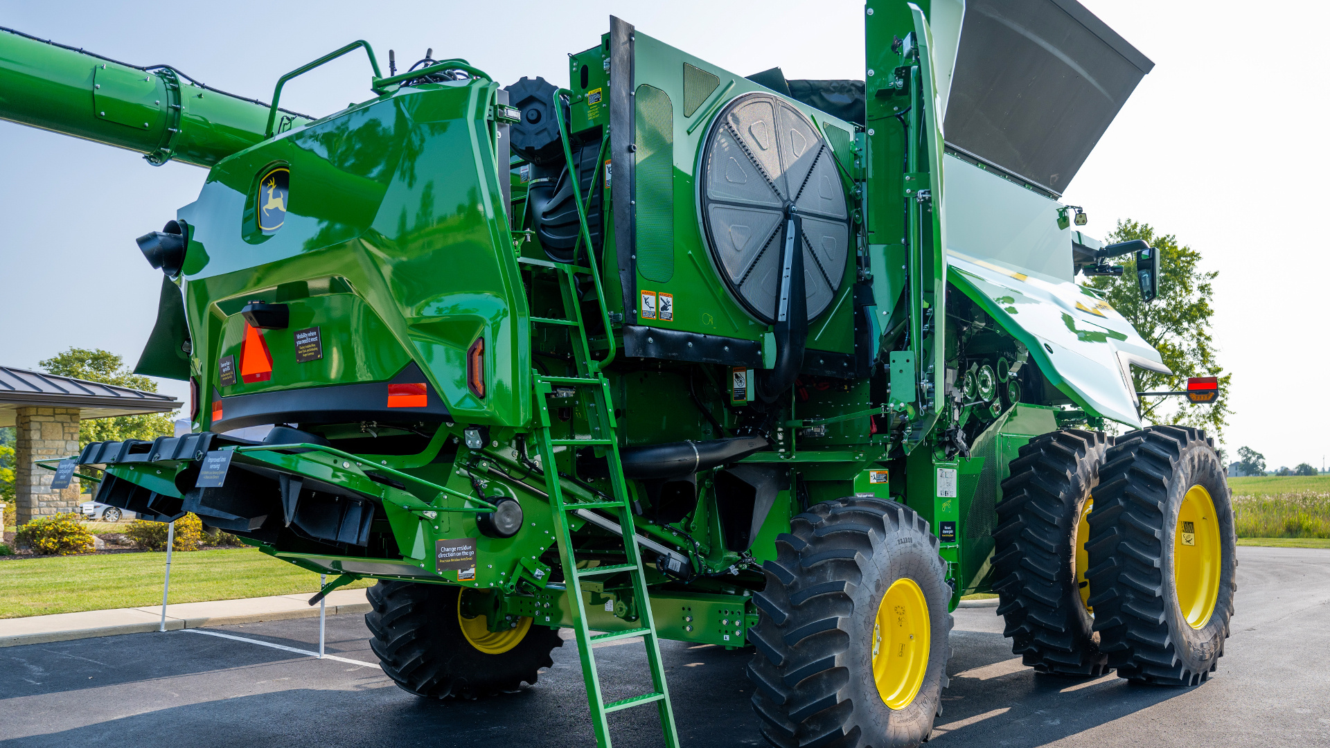 Model-Year-2025-John-Deere-Combine-S7-Series-Koenig-Equipment