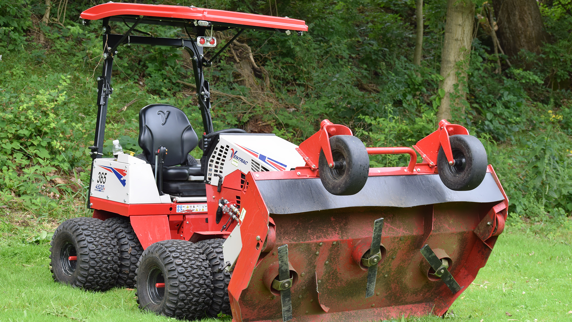 Ventrac-Tough-Cutter-Lift-Assistant-Easy-Access-for-Cleaning-Koenig-Equipment