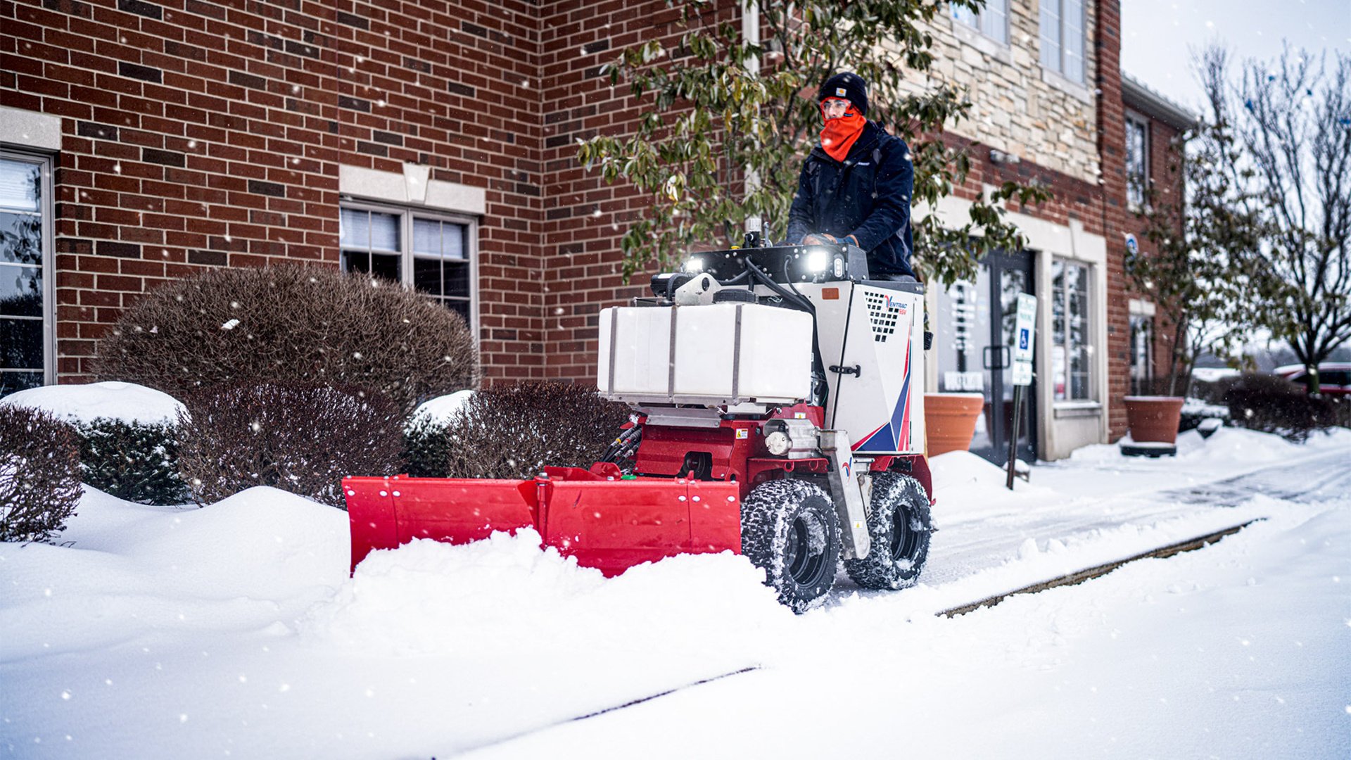 Ventrac-V-Blade-at-Koenig