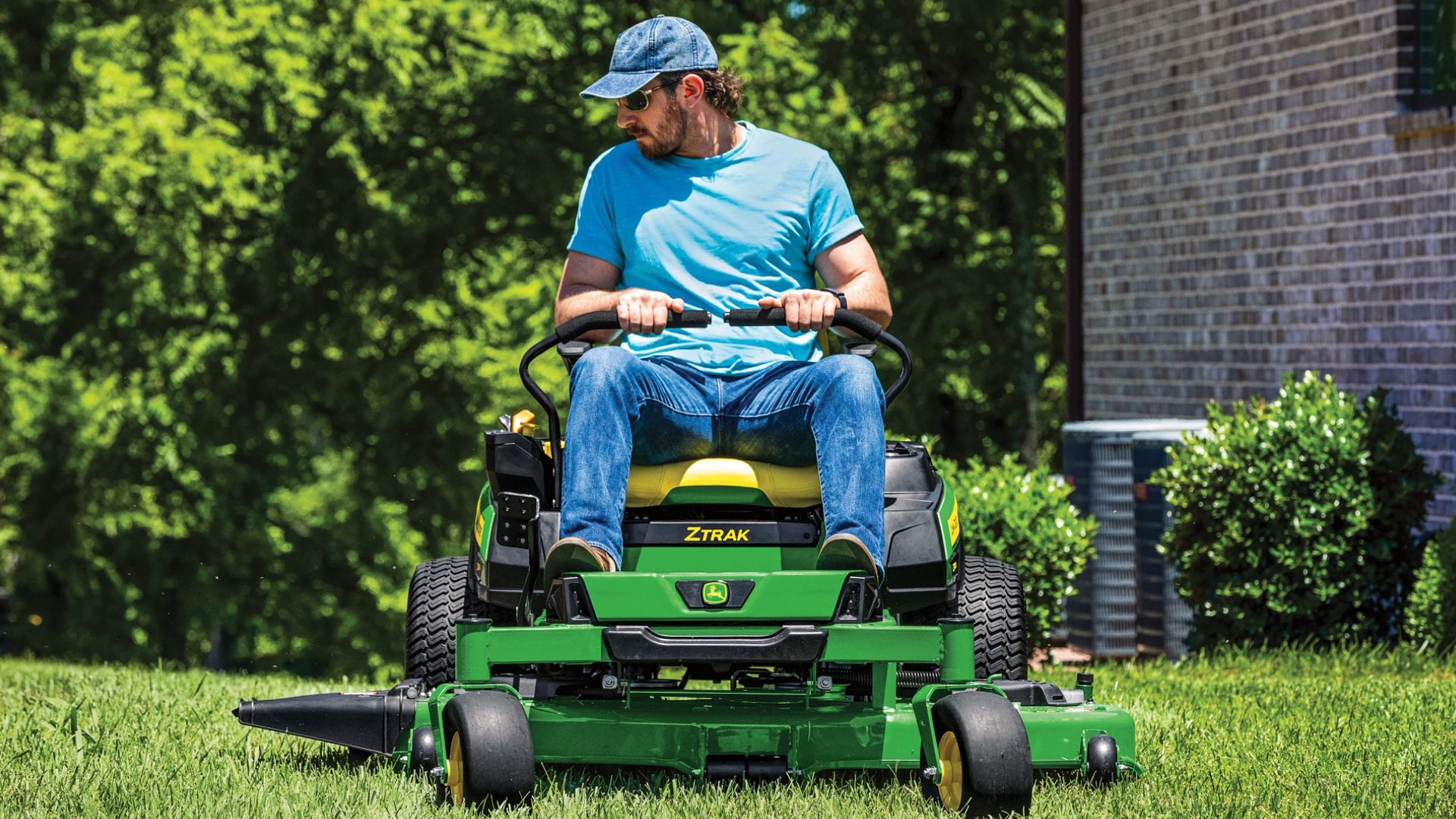 Z300-Series-Mower-Deere-small-zero-turn-for-small-yards