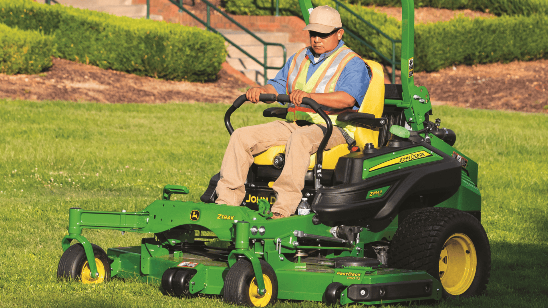 Z900 series is perfect for landscaping professionals