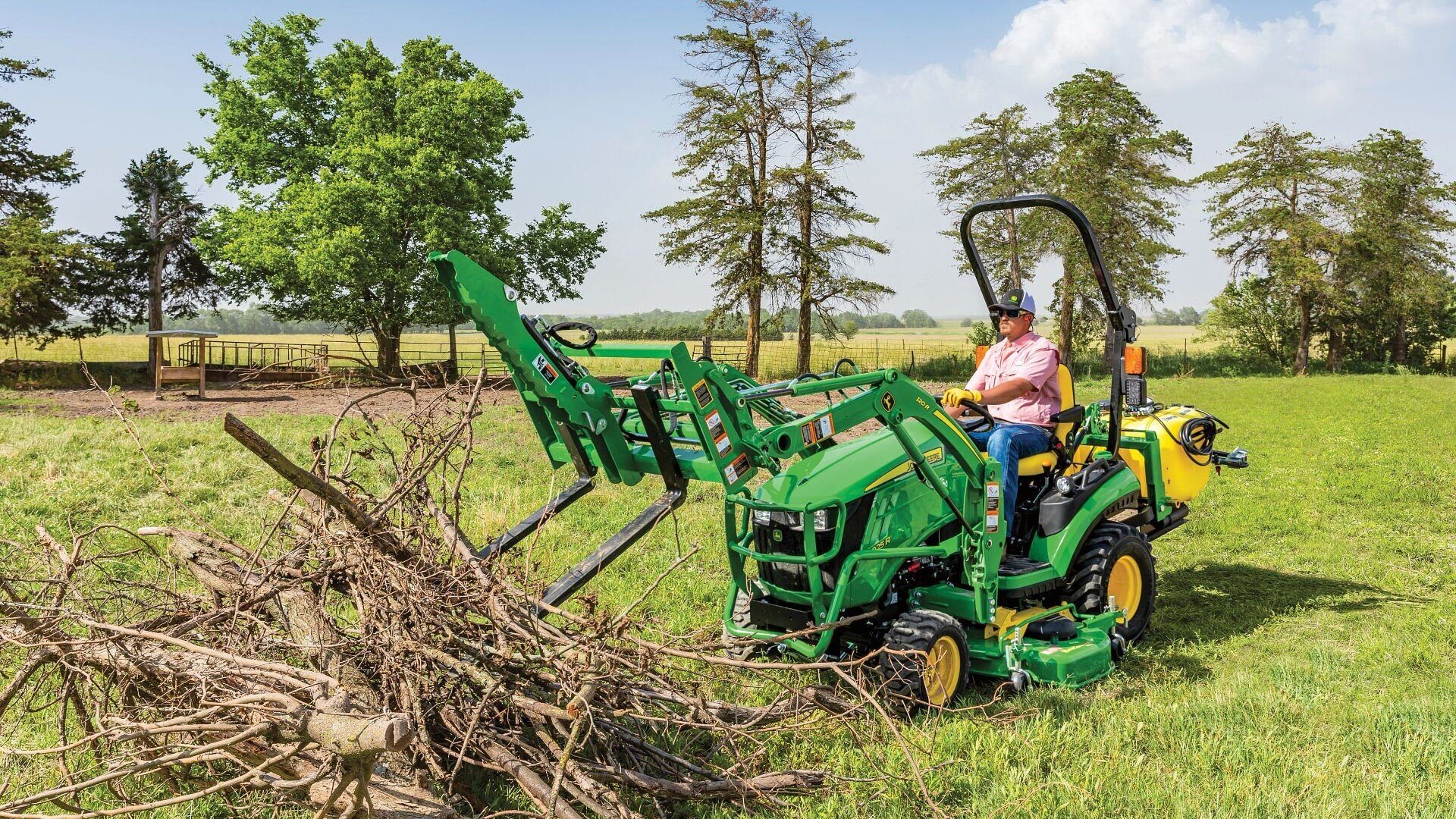 Choosing Your Tractor: 8 Reasons To Go With John Deere Over Kubota